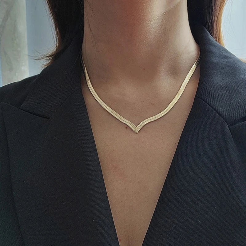 The Luxe Curve Necklace