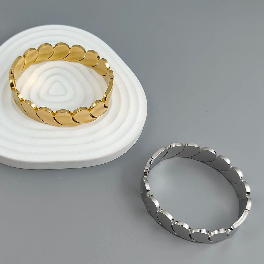 Lumelle Golden Petal Ring