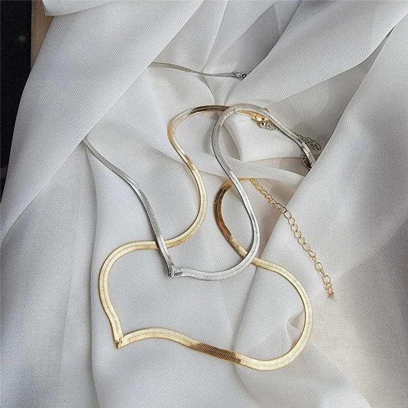 The Luxe Curve Necklace