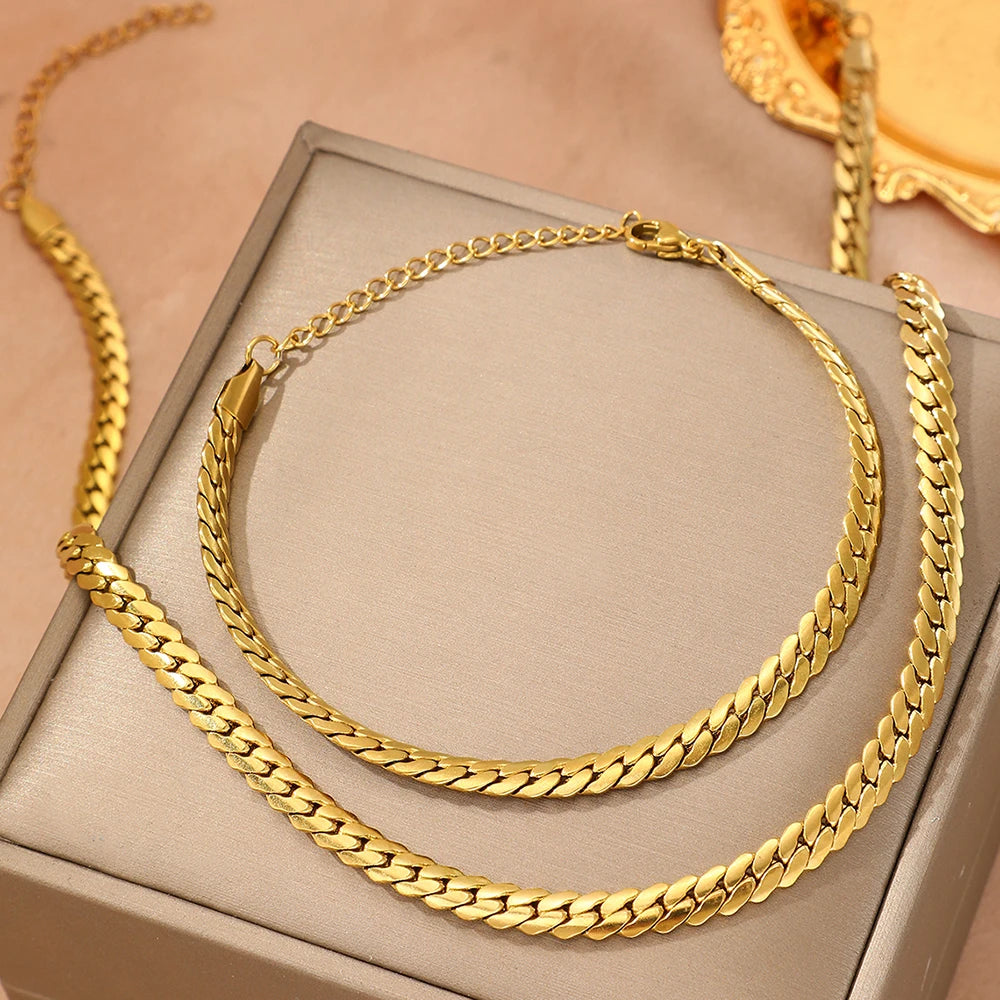 Lumelle Bold Chain Duo Set