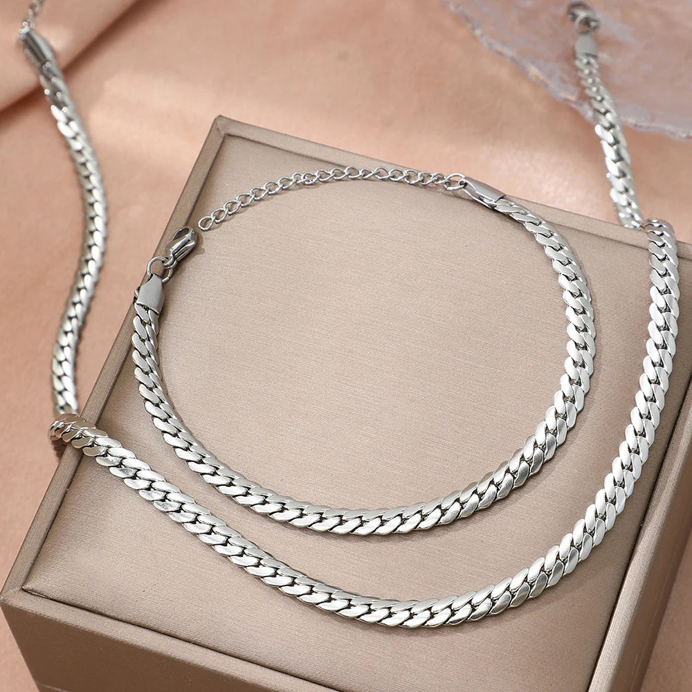 Lumelle Bold Chain Duo Set