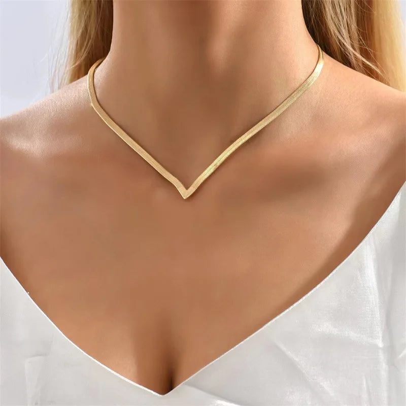 The Luxe Curve Necklace